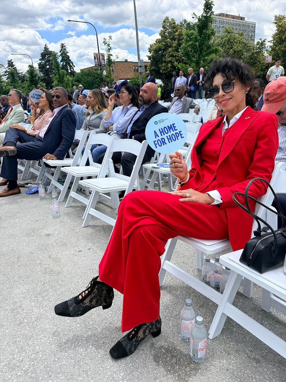 Omenaa Mensah podczas wydarzenia inauguracyjnego