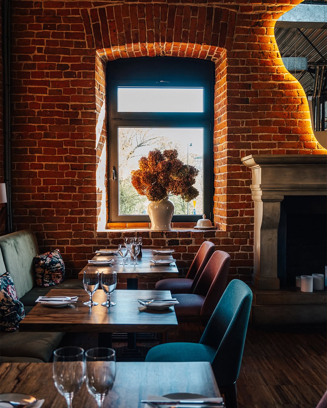 Kameralne wnętrze restauracji Pomodoro