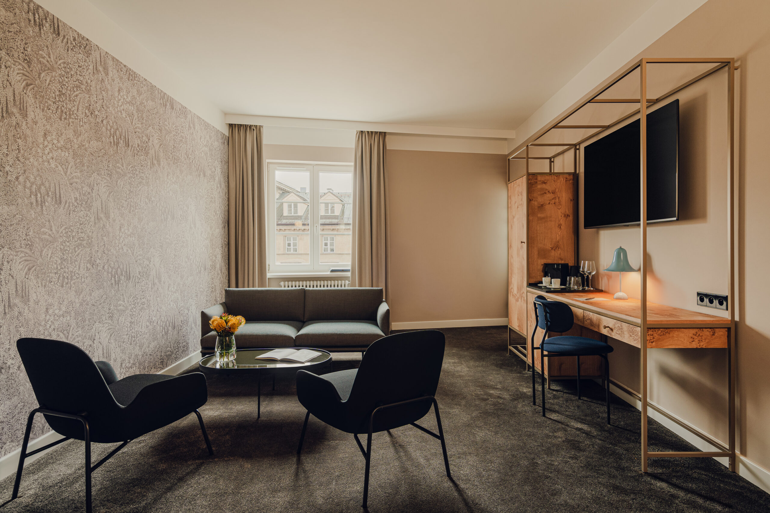 Część dzienna apartamentu w Flaner Hotel