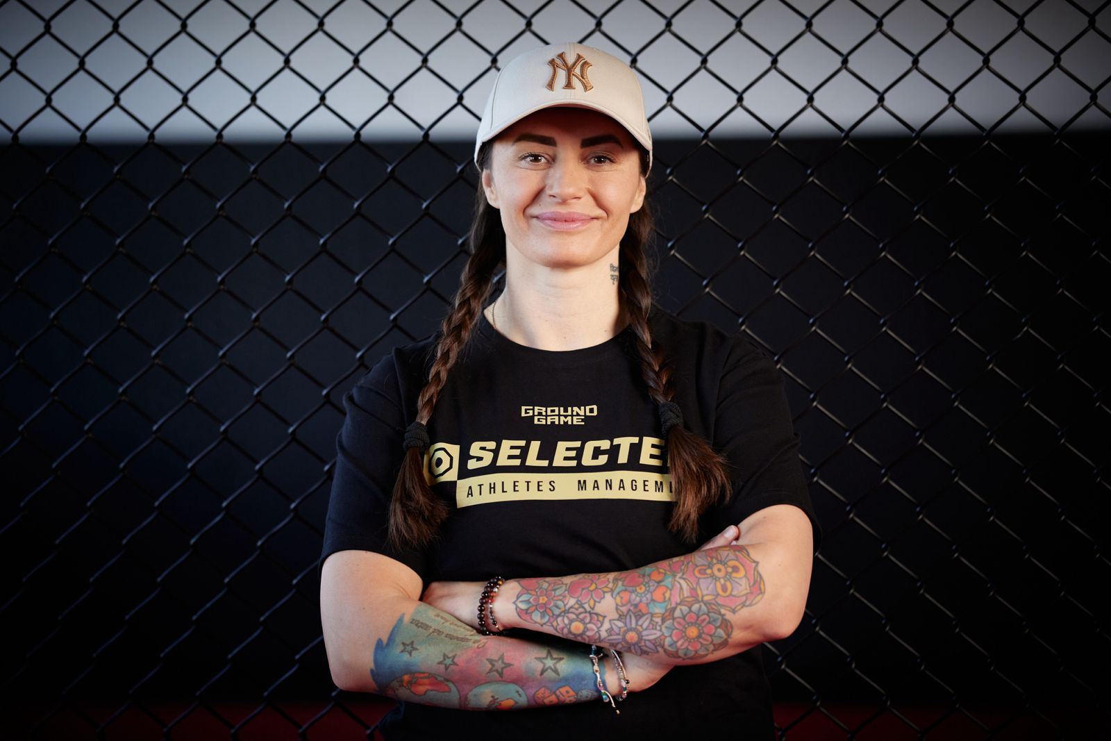 Daria Albers przy klatce sportowej