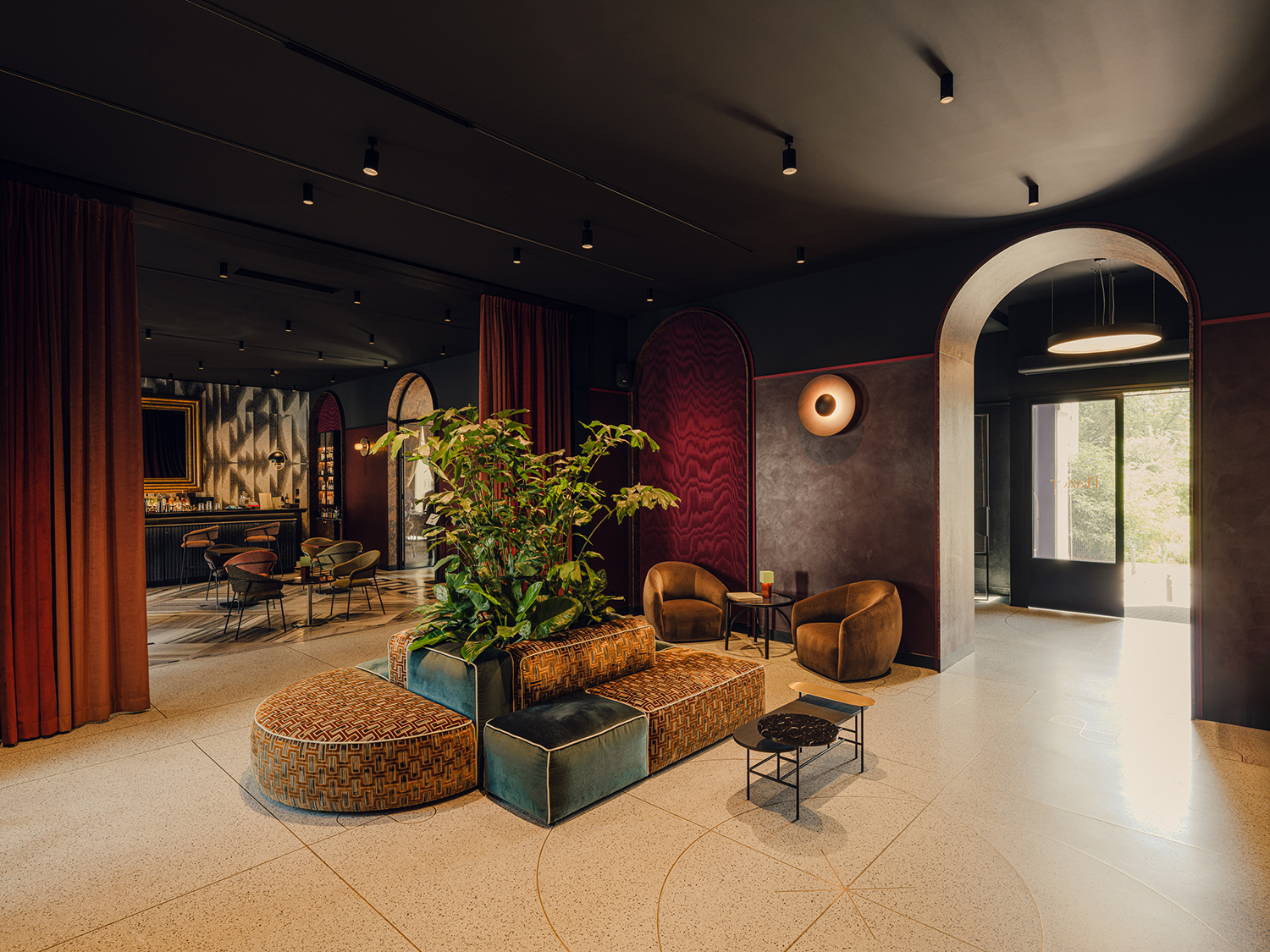 Butikowe wnętrze lobby Flaner Hotel w Warszawie