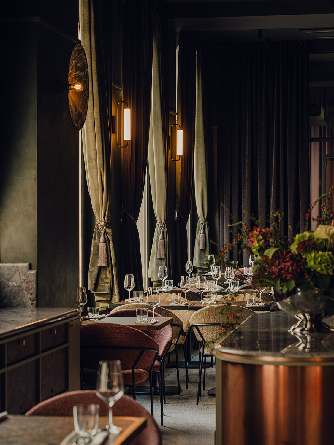 Eleganckie wnętrze restauracji w Flaner Hotel