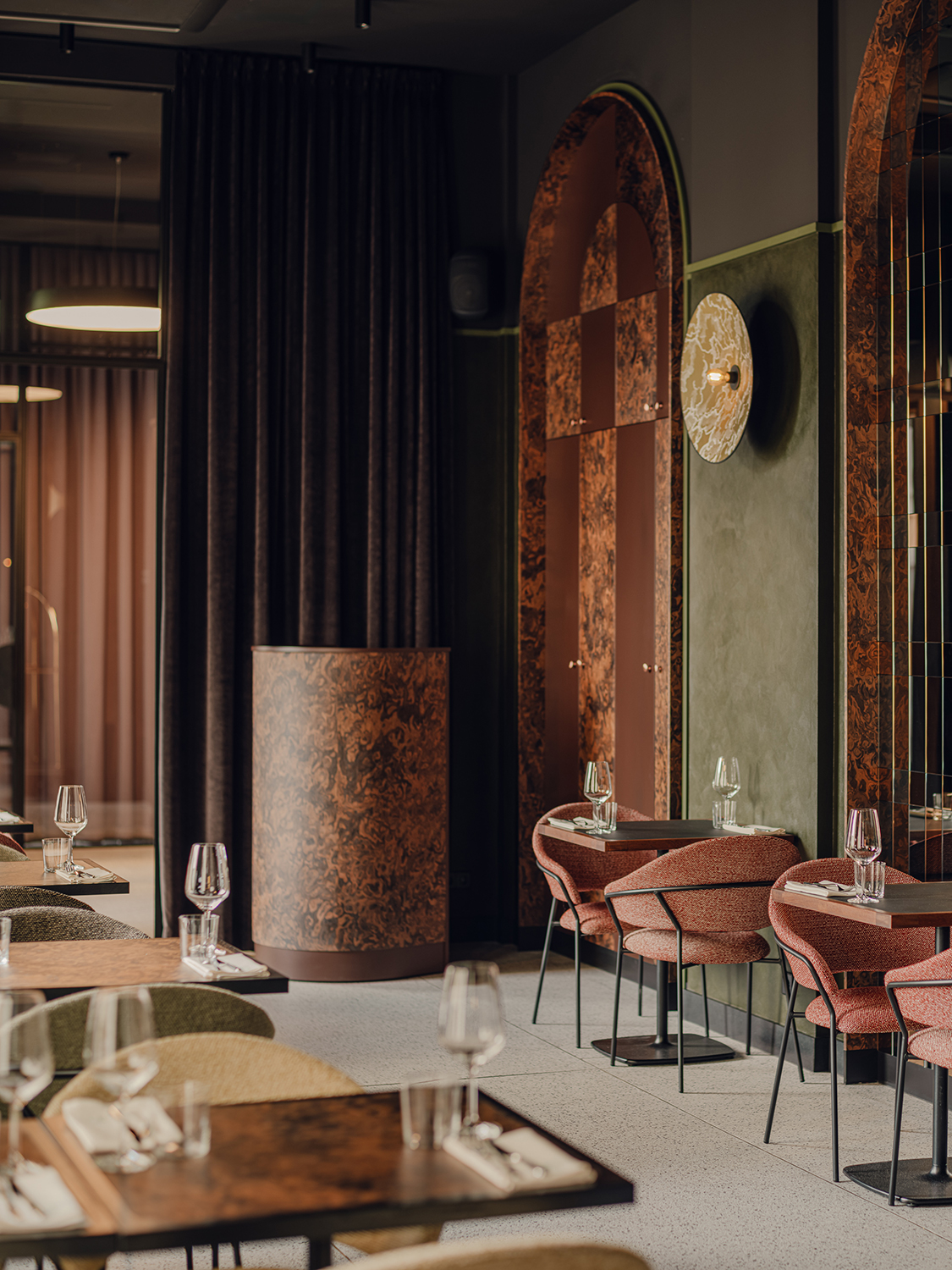 Wnętrze restauracyjne Flaner Hotel